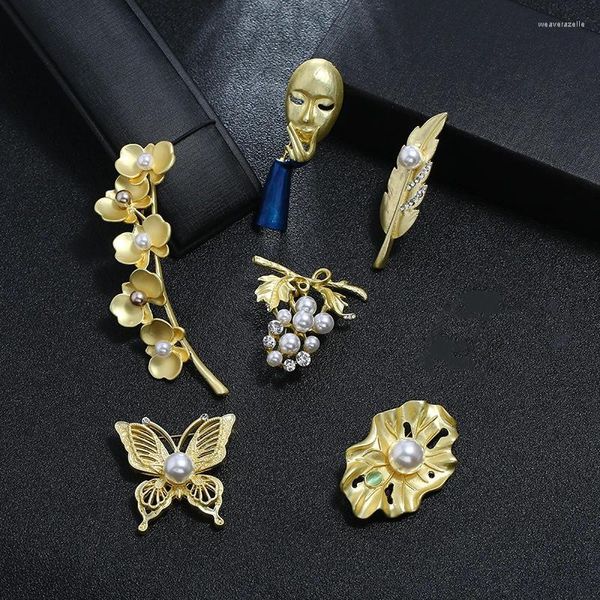 Broches criativos cor dourada flor máscara borboleta amostra design alfinetes para mulheres elegante vintage suéter vestido joias corsage