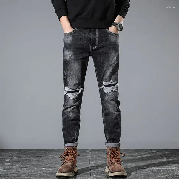 Jeans masculinos angustiados para coreano na moda e ajuste fino elástico pequeno pé casual calças rasgadas homens magros