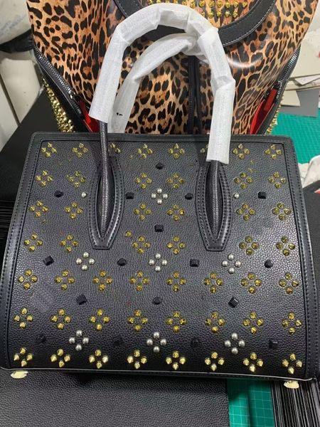 Moda kadın omuz çanta kırmızı harfli baskı orijinal deri perçinler sivri uçlar yay crossbody çanta tote tasarımcı çanta alışveriş çantası