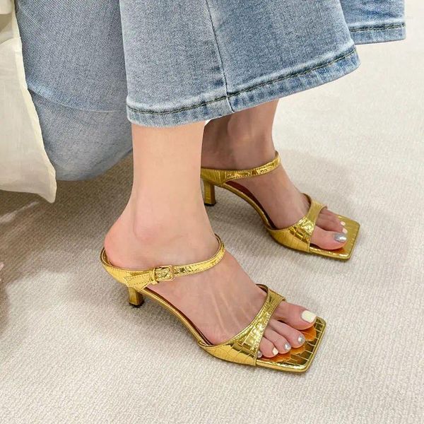Elbise ayakkabıları 2023 altın gümüş kadın terlik zarif kare ayak parmağı düşük topuklu sandal yüksek kaliteli toka kayması