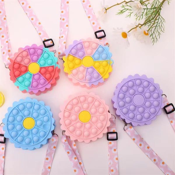 Borsa a tracolla per ragazze in silicone per cartoni animati Borsa pop per fiori margherita Fidget per ragazze Giocattoli Push Bubbles Spremere sacchetti di monete giocattolo Arcobaleno Macaron Colore