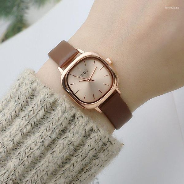 Orologi da polso UTHAI BK106 Leisure Fashion Oval Small Plate Thin Belt Woman Watch Student Fresh Literary Life Waterproof