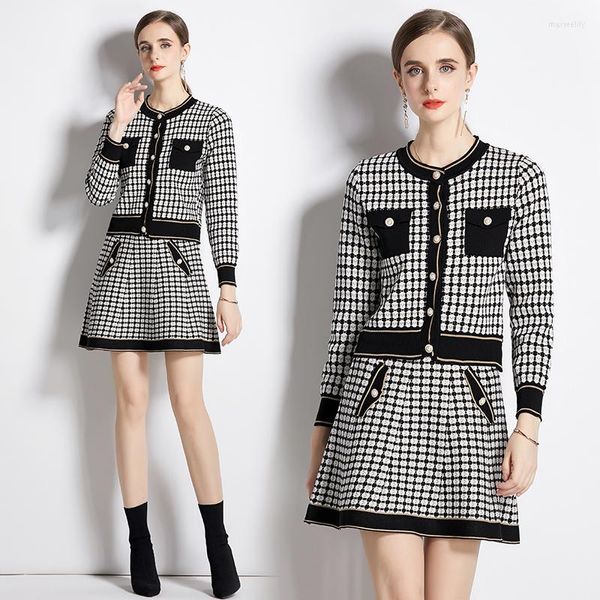 Abiti da lavoro Bella Autunno Inverno 2 pezzi Set Donna Nero Bianco Plaid Maglia O-Collo Maglione Cardigan Vita alta Mini Gonna Abiti Abiti