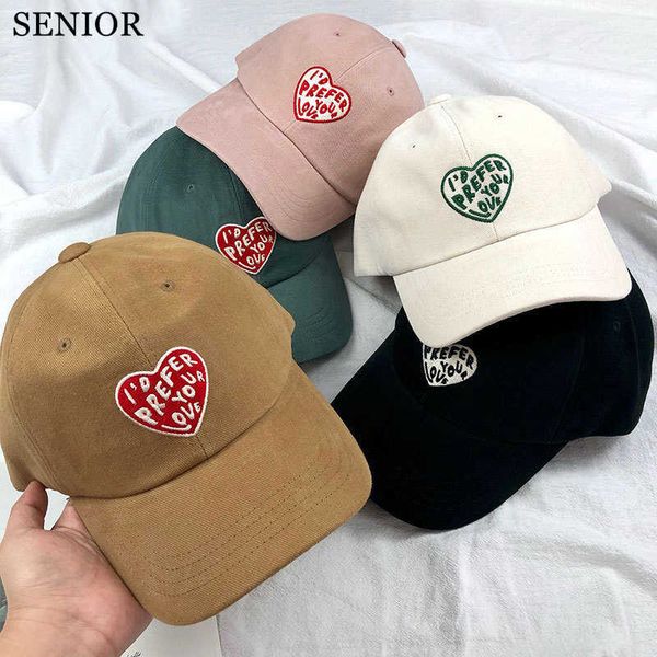 Caps de bola 2022 Novo letra de amor coreana da moda bordada Cap de beisebol feminino fotografia casual casal de algodão Hip Hop Unisex Hat G230201