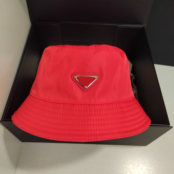 Cappelli a tesa larga Bucket Nuovo berretto da uomo di moda etichetta triangolare cappello a secchiello firmato per donna Joker versione coreana ad asciugatura rapida del bacino di ombreggiatura P tendenza domestica