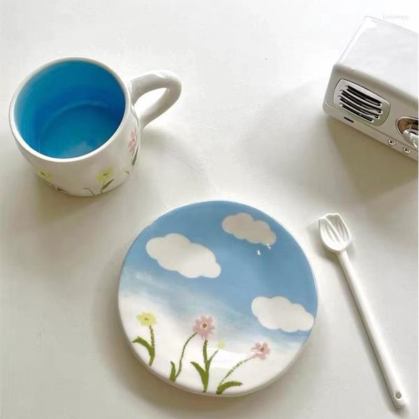 Tazze Piattini Primavera all'aperto Pittura a olio Latte Blu Cielo sereno Pizzico a mano Tazza in ceramica Piattino da caffè Piatto da tè pomeridiano di fascia alta