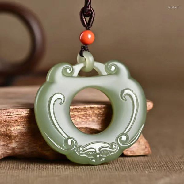 Colares pendentes naturais um hetiano jade hollow manue mascote esculpido dragão verde design exclusivo jadeite colar jóias