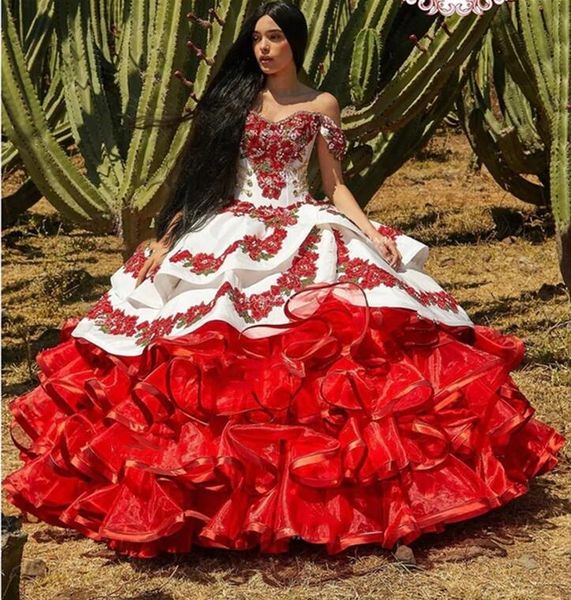 Abiti da quinceanera Charro floreali rossi Abito da ballo con spalle scoperte Applicazioni in organza a strati Abiti messicani dolci 16 Vestido 15 Anos Abiti da ballo da sera