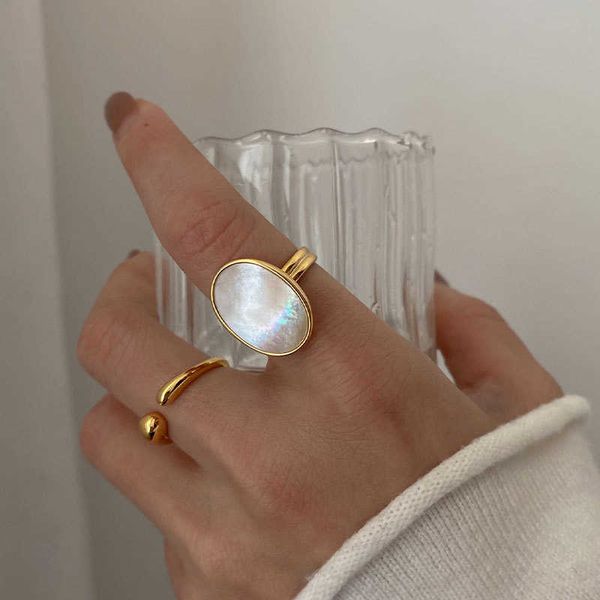 Solitaire Ring 925 Gümüş Kişilik Abartılı Beyaz Pearl Tasarım Moda Retro Aynı Paragraf Kadın Mücevherleri için Altın Kaplamalı Y2302
