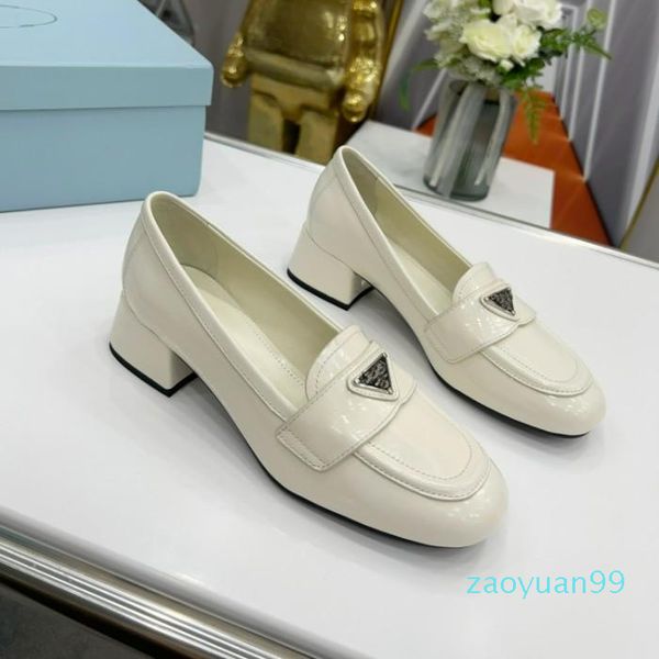 Sapatos de cádicas de gestas femininas Mulheres sapatos de couro redondo de dedão do dedo do pé casual TRICOLOR BRANCO BRANCO BRANCO COM TAMANHO DE CAIXA 35-40 22