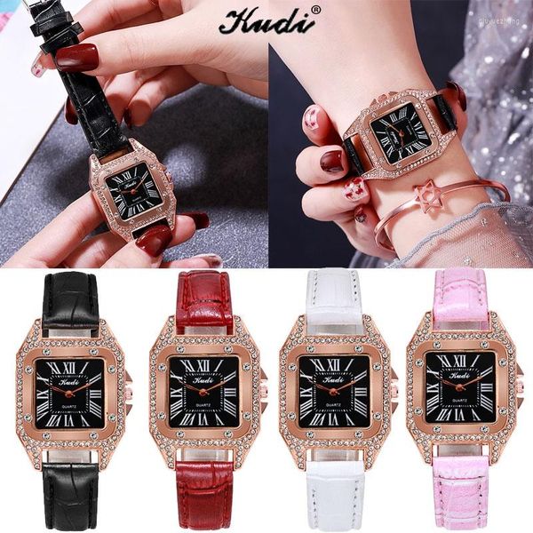 Principais relógios de pulso Simple Luxury Square Fashion Gold Gold Diamond Women Watch Dial Black Belt Leather Ladies Quartz para presente