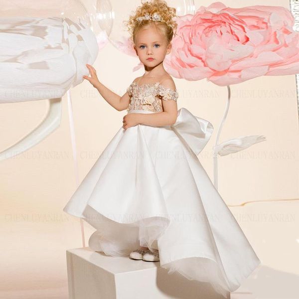 Girl Dresses Avory Satin Flower Girls 2023 perle Applique A-Line Kids Wedding Party Drow Train Train Bottose Princess Gowns