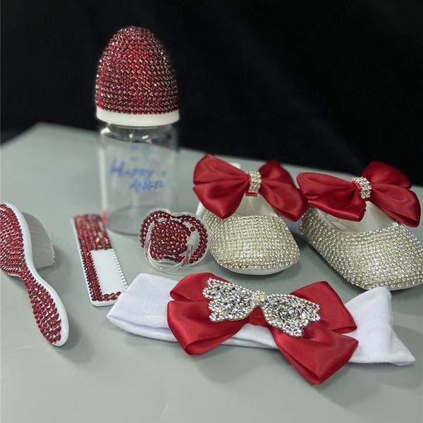 First Walkers Dollbling Baby Bottiglie e scarpe di lusso Fascia per capelli Set Keepsake Diamond Tutu Outfit Fondo rosso Scarpe da battesimo per bambina 230203