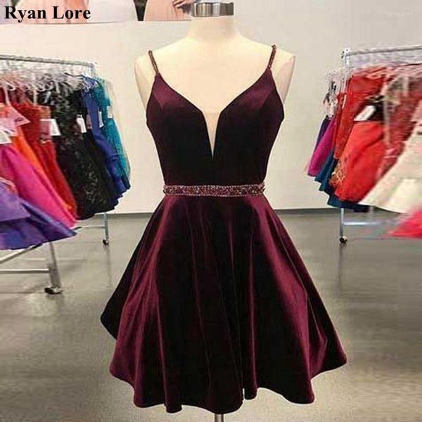 Partykleider Wein Red Cocktail 2023 Spaghetti -Gurte Satin Burgund Kurzschluss Kleid Homecoming Vestido de Gala Frauen Abschlusskleid Abschlusskleid