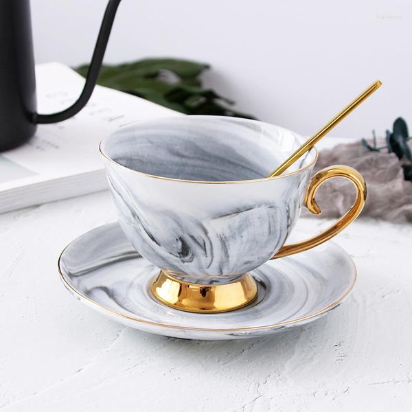 Tazze Piattini Tazza da caffè in ceramica nordica e piattino Set Lusso moderno Alta qualità Creatività per la casa Platillo De Taza Tazze Carino