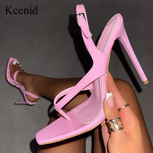 Scarpe eleganti Kcenid 2022 Sandali estivi da donna Vintage Punta quadrata Tacchi alti Cinturino con fibbia posteriore Sandali infradito Sexy Stiletto Marrone Scarpe Décolleté G230130