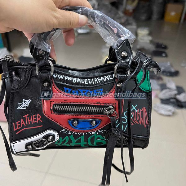 Totes 2022 Fashion Graffiti Handbag And Purse Small Women's Bag Brand Designer Luxury Shoulder Bag Tassel Tote Bag Ladies Messenger Bag 0205/23