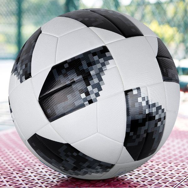 Balls Balls Pro Futbol Ball Resmi Boyut 5 Üç Kat Aşınma RSISTANT Dayanıklı Yumuşak PU Deri Diksiz Takım Grubu Eğitim Oyunu PL 5070