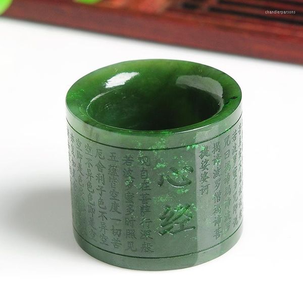 Toca de cluster de espinafre natural jade verde puxar dedo com ponto preto como o certificado Boro Honey Heart e Tianyu Ring Men