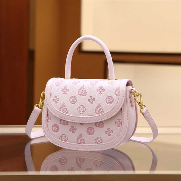 2023 Borse Svendita Outlet Vendita online Sella rosa Versatile Piccola donna Nuova moda estiva per il tempo libero Borsa sottobraccio portatile a spalla obliqua a spalla