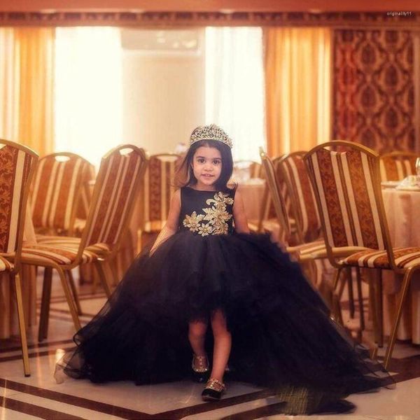 Abiti da ragazza 2023 Abito da ballo nero Fiore Gioiello Oro Applique in pizzo Backless Alto Basso Tiered Ruffles Bambino Bambini Prom Abiti da spettacolo