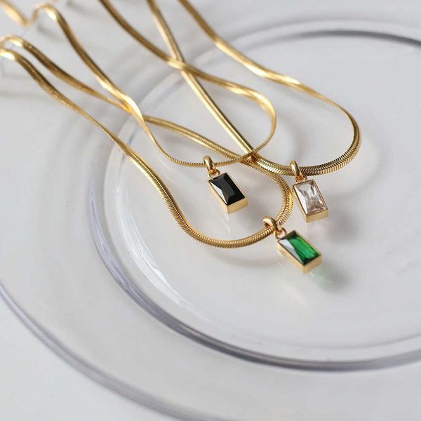 Colares de pendentes Rhysong 18K Gold Gold Bated Aço inoxidável Corrente de cobra quadrada de zircão Emerald Black Bone Charklace para Women Gift Neck Jewelry G230206