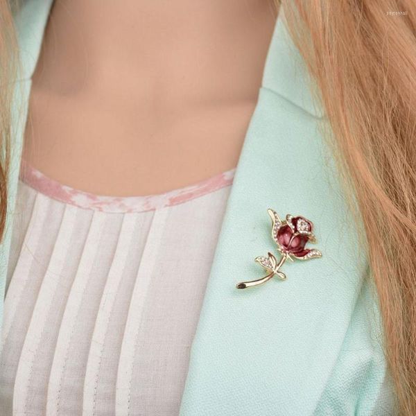Brooches Elegance Flower Pin Rhinestone Fashion Jewelry Red Color Painted Rose Brooch White Giraffe Breast Metal Lady Garment