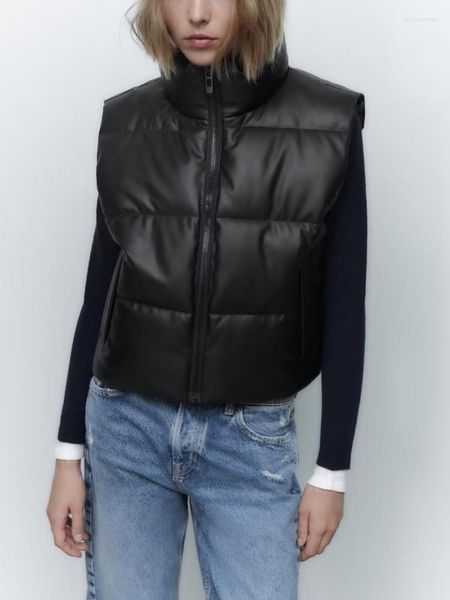 Casacos de trincheira feminina outono e inverno 2023 colete pequeno preto vestindo uma jaqueta sem mangas de colarinho de couro de imitação solta