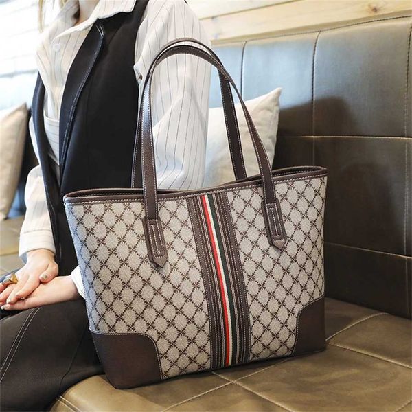 2023 Geldbörsen Ausverkauf Outlet Online-Verkauf Umhängetaschen für Damen Neue Luxusmode Große Ledereinkaufsdesigner Plaid Travel Party Weibliche Laptop-Handtaschen