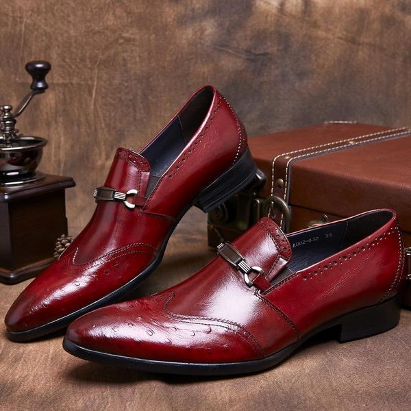 Vestido Sapatos comerciais vestir formato de couro calçado de fivela coreana Os homens da Inglaterra apontaram o Oxfords