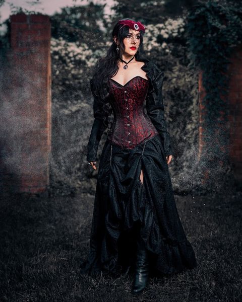 Abiti da ballo lunghi gotici vittoriani Pizzo nero e rosso Corsetto di linea Abiti per occasioni speciali Lunghezza del pavimento Allacciatura Abito vintage in maschera taglie forti per le donne