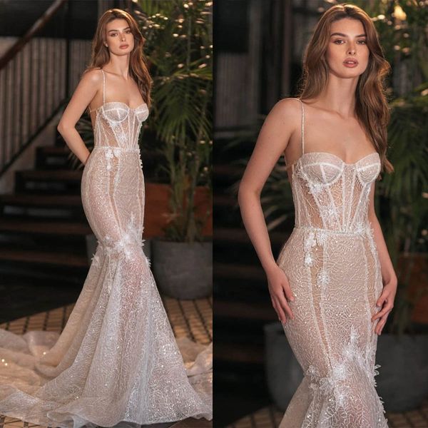 Abiti da sposa sexy a sirena con pizzo casuale fine Nuovo abito da sposa con applicazioni di fiori a cuore su misura Abiti da sposa su misura