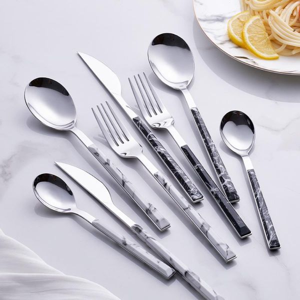 Set di stoviglie 5PC Set occidentale Manico in legno Posate in acciaio inossidabile Tavolo da pranzo Coltelli Forchette Cucchiai Stoviglie da cucina