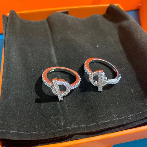 Luxurys Desinger Ring Simple Design Sense Кольцо из стерлингового серебра Дамы Роскошные кольца с бриллиантами Классические простые кольца Подарок на день рождения довольно хорошо хорошо
