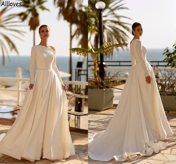 Modest One Shoulder Boho A Line Abiti da sposa per le spose Maniche lunghe Perle Perline Elegante semplice Abiti da spiaggia in raso Sweep Train Abito da ricevimento sposa CL1807