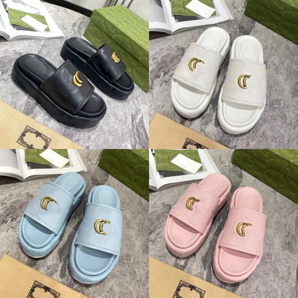 Pantofole di nuova moda Sandali firmati di lusso Scarpe da spiaggia in pelle con suola spessa Lettere da bagno per hotel da uomo e da donna antiscivolo per esterni Colore caramelle vintage 36-44