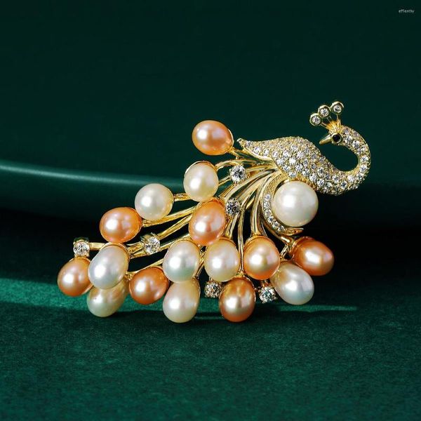 Spille Spilla di perle d'acqua dolce di pavone alla moda Corpetto per giacca da abito di atmosfera creativa di alta qualità