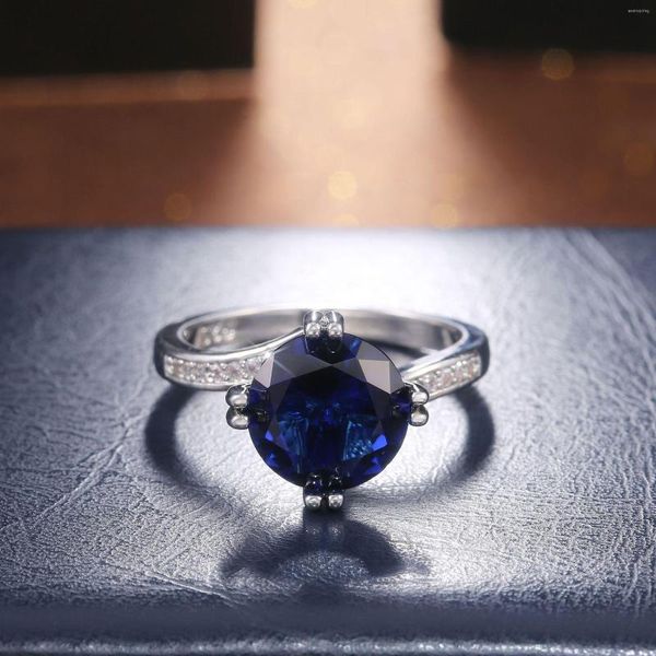 Anéis de casamento moderno Twist Arm Twist Four Claw Crystal Ring requintado Menina elegante embutida com jóias de noivado de Lady de Charm de Zircão Azul