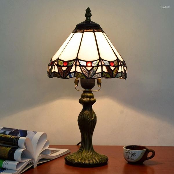 Lâmpadas de mesa Lâmpada de vitral nórdica Tiffany Bedroom Bedside Sala de estar Dining Corredor Vintage Led Night Light Home Decor