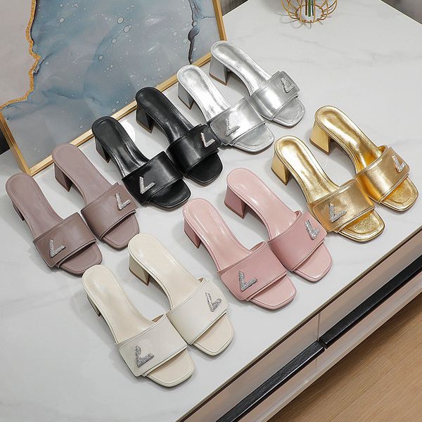 Frauen Designer Sandalen High Heels Metal Lock It Metallic Laminat Leder mit mittlerem Heel Sandalen Wildleder Sommer Strand Hochzeitsschuhe