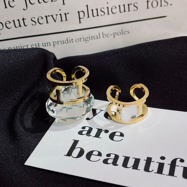 Модное изысканное обручальное кольцо для женщин и мужчин. Популярный бренд. Дизайнерское кольцо с надписью. 18-каратное золото.