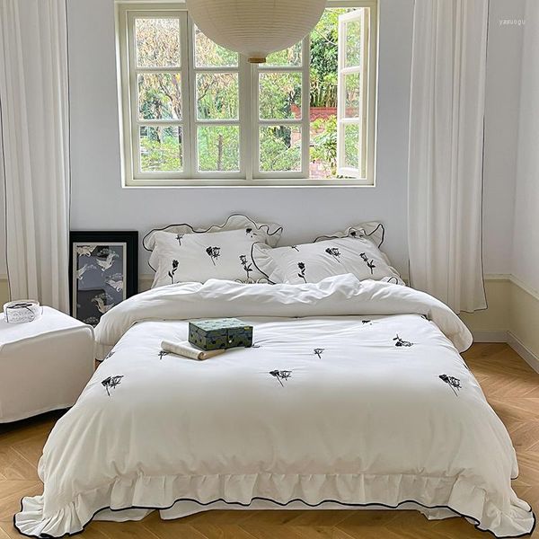 Bettwäsche-Sets 2023 Vintage Black Rose Stickerei 100S Baumwolle gebürstet Gemütliches Set Spitze Rüschen Bettbezug Bettlaken Kissenbezüge