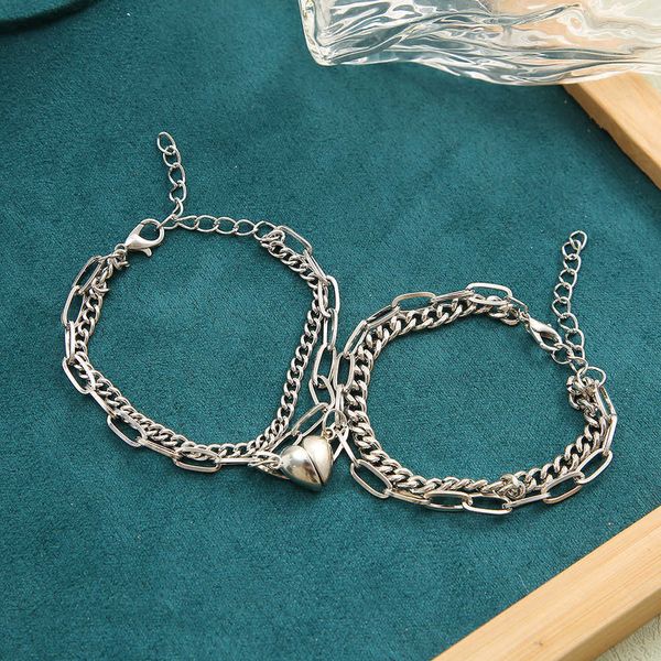 Link Chain Antique 2pcs Coração de casal de pulseiras magnéticas para amantes Duas mulheres charme barato Mulheres que combinam joias de moda G230208