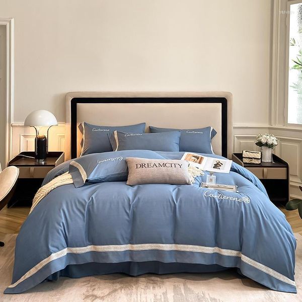 Bedding Define o algodão puro e puro de cama de cama que europeu, folha de colcha de quilt de quatro peças, folhas fosadas