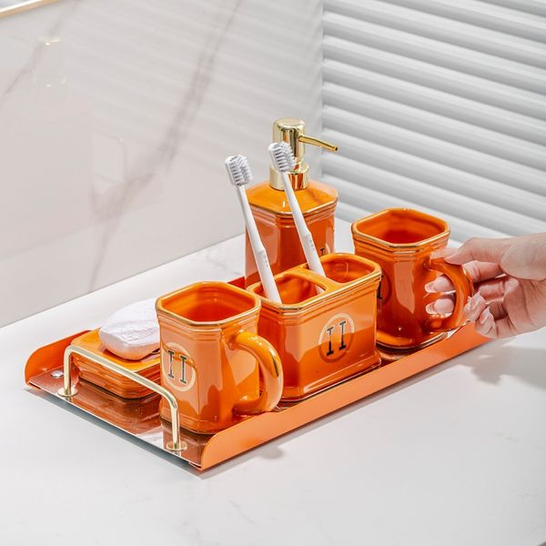 Set di articoli sanitari in ceramica Set per il lavaggio Set da cinque pezzi Bottiglia per lozione in ceramica Decorazione per il bagno Hotel Commercio all'ingrosso per la casa