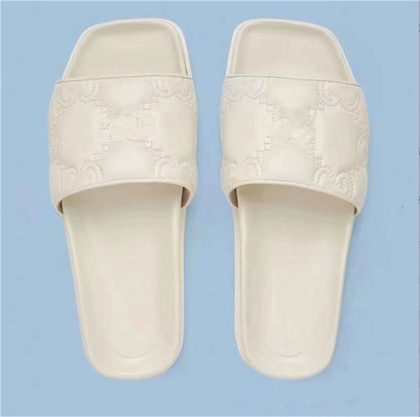 Pantofole alla moda di alta qualità Fashion Classics Slides Sandali Uomo Donna Scarpe Flat Scuff Design Piattaforma estiva Alphabet lady Scivoli piatti in pelle