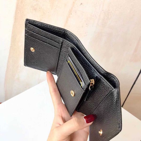 Designer di marca Portamonete Porta carte Borsa Borsa da donna in pelle Corta doppia piega Pelle bovina Sottile Nero Rosso Moda Versatile Leggero Carino Vendita diretta in fabbrica