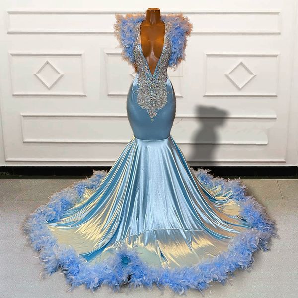 Vestido de baile de penas azuis de luxo 2023 Elegante para meninas negras Sereia diamante Africano Aso Ebi Vestido de noite sem costas Vestidos de festa