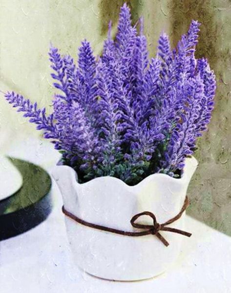 Dekorative Blumen im rustikalen Stil, Heimdekoration, Hochzeitsdekoration in einem Blumen- und Keramikvasen-Set, künstlicher Lavendel-Bonsai