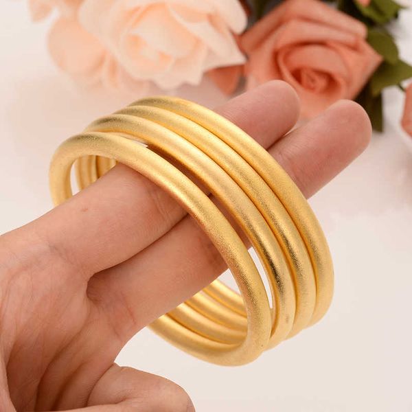 Bangle 24K 65mm Gold Dubai Bangle Bracelet Africa Arab Items 4 pezzi Assemble Fashion all'ingrosso Dubai Abrasivo sabbiatura Bangle Jewelry G230210